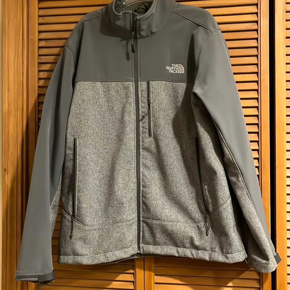 XL north face jacket worn once!